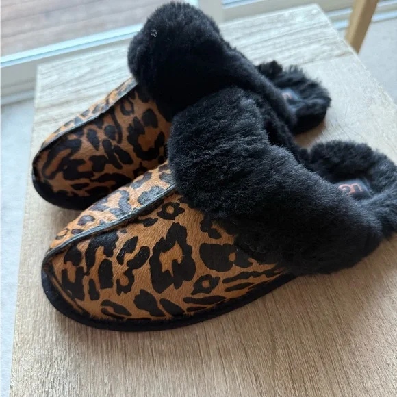 UGG Panther Print Scuffette Slippers - Picture 2 of 5